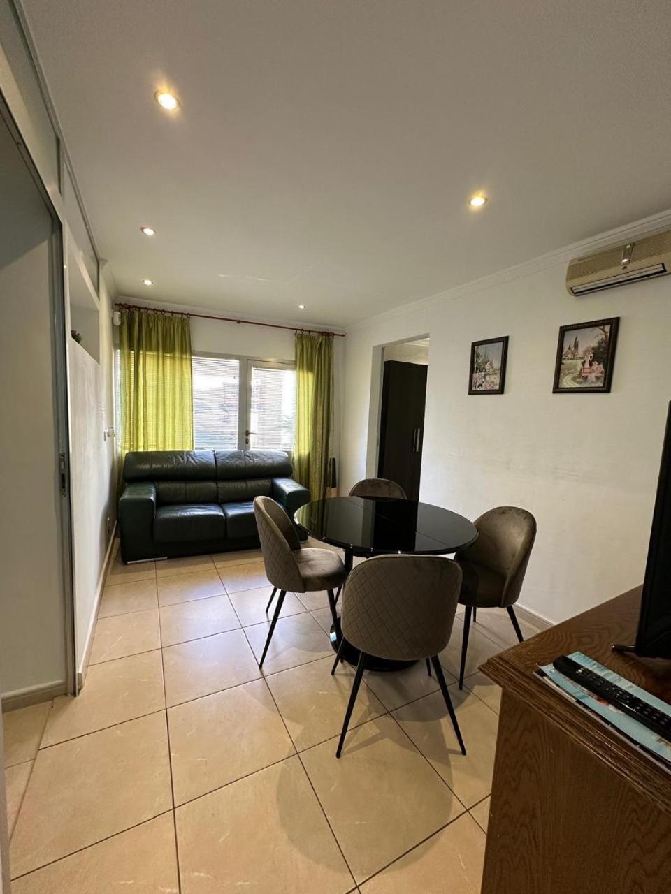 Apartamentos En La Villa Con El Territorio Comun En 卡尔佩 外观 照片