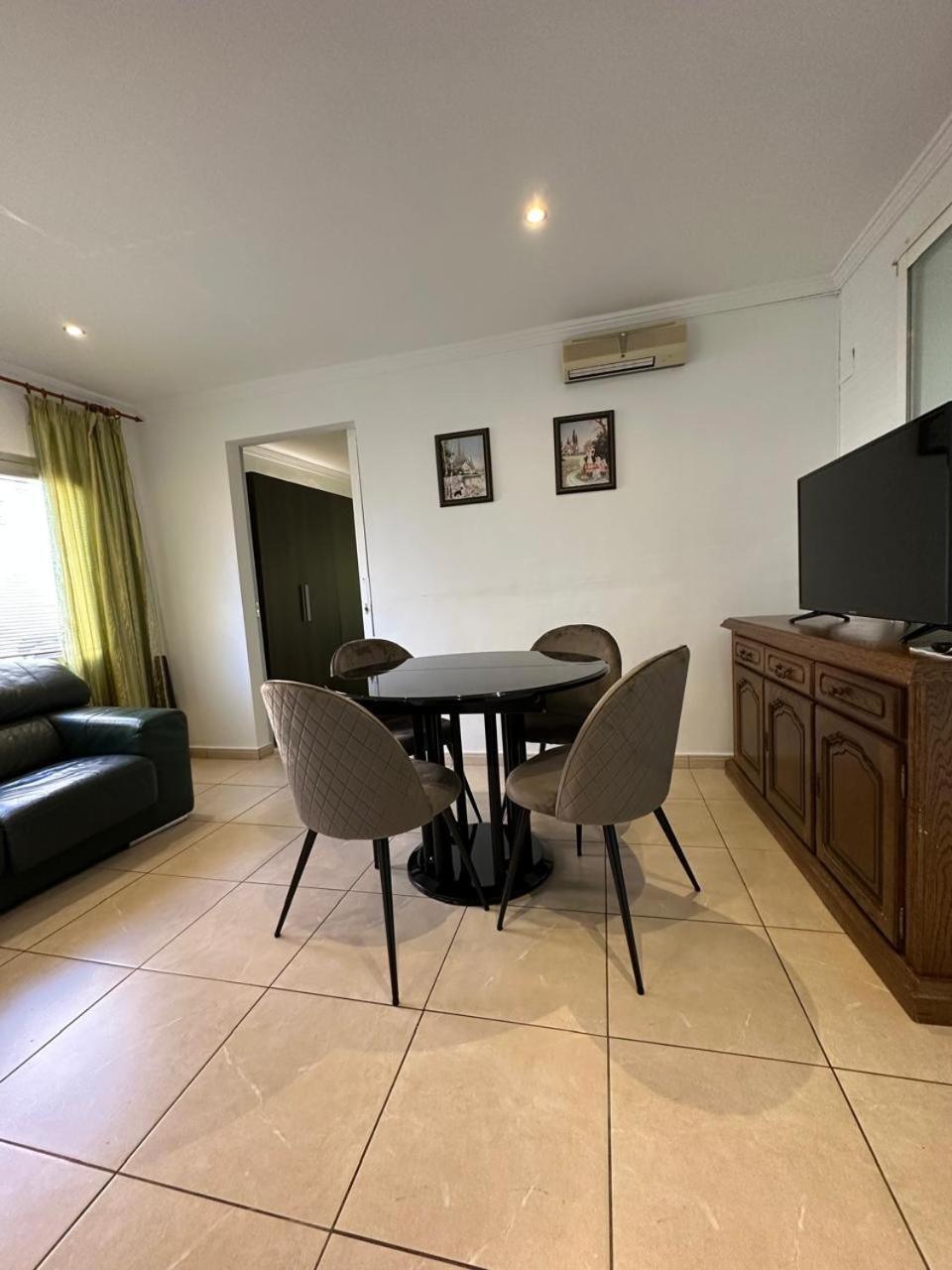 Apartamentos En La Villa Con El Territorio Comun En 卡尔佩 外观 照片